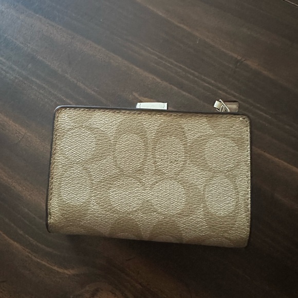 EUC coach wallet - Picture 2 of 5